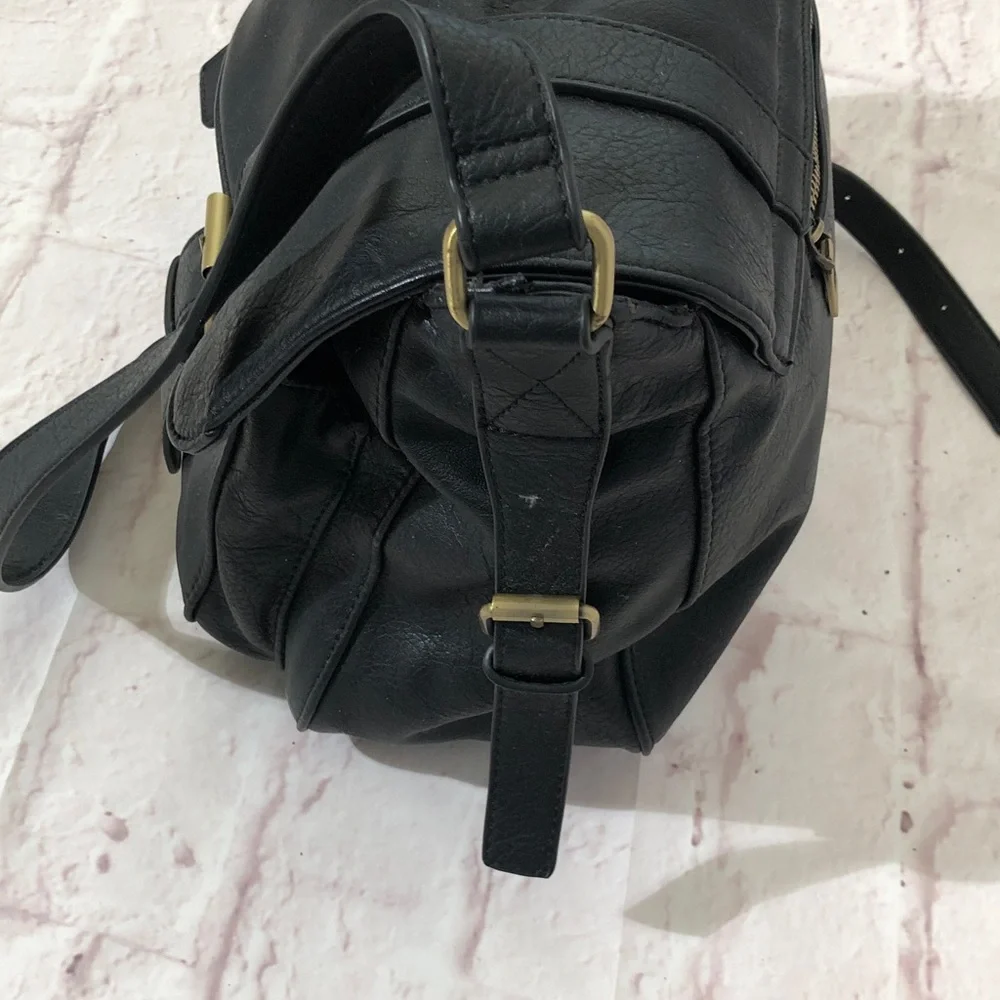Antik Kraft Black faux Leather Messenger Bag with Front Buckle Pockets. XL Used